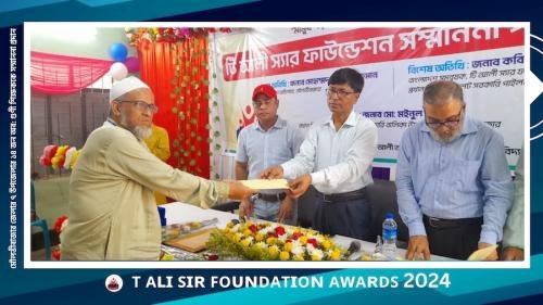 অবসরপ্রাপ্ত আদর্শ শিক্ষকদের  শ্রদ্ধা, ফুলেল ভালোবাসা  ও তাঁদের  কর্মজীবনের তথ্যচিত্র  প্রদর্শন ও সংরক্ষণের মাধ্যমে মৌলভীবাজার  জেলার ১৪ জন  শিক্ষককে আনুষ্ঠানিকভাবে প্রদান করা হয়েছে  টি আলী স্যার ফাউন্ডেশন সম্মাননা-২০২৪। এরমধ্যে ৫ জনকে দেওয়া হয়-  টি আলী স্যার ফাউন্ডেশন সম্মাননা -২০২৪। বাকী ৯ জন আদর্শ শিক্ষককে দেয়া হয়েছে টি আলী স্যার ফাউন্ডেশন বিশেষ  সম্মাননা- ২০২৪