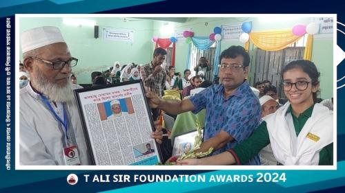 অবসরপ্রাপ্ত আদর্শ শিক্ষকদের  শ্রদ্ধা, ফুলেল ভালোবাসা  ও তাঁদের  কর্মজীবনের তথ্যচিত্র  প্রদর্শন ও সংরক্ষণের মাধ্যমে মৌলভীবাজার  জেলার ১৪ জন  শিক্ষককে আনুষ্ঠানিকভাবে প্রদান করা হয়েছে  টি আলী স্যার ফাউন্ডেশন সম্মাননা-২০২৪। এরমধ্যে ৫ জনকে দেওয়া হয়-  টি আলী স্যার ফাউন্ডেশন সম্মাননা -২০২৪। বাকী ৯ জন আদর্শ শিক্ষককে দেয়া হয়েছে টি আলী স্যার ফাউন্ডেশন বিশেষ  সম্মাননা- ২০২৪