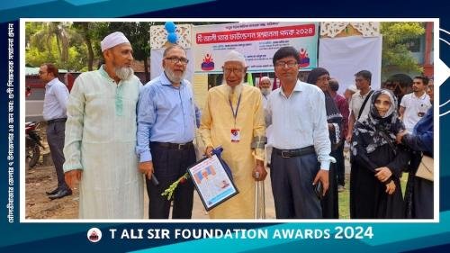 অবসরপ্রাপ্ত আদর্শ শিক্ষকদের  শ্রদ্ধা, ফুলেল ভালোবাসা  ও তাঁদের  কর্মজীবনের তথ্যচিত্র  প্রদর্শন ও সংরক্ষণের মাধ্যমে মৌলভীবাজার  জেলার ১৪ জন  শিক্ষককে আনুষ্ঠানিকভাবে প্রদান করা হয়েছে  টি আলী স্যার ফাউন্ডেশন সম্মাননা-২০২৪। এরমধ্যে ৫ জনকে দেওয়া হয়-  টি আলী স্যার ফাউন্ডেশন সম্মাননা -২০২৪। বাকী ৯ জন আদর্শ শিক্ষককে দেয়া হয়েছে টি আলী স্যার ফাউন্ডেশন বিশেষ  সম্মাননা- ২০২৪